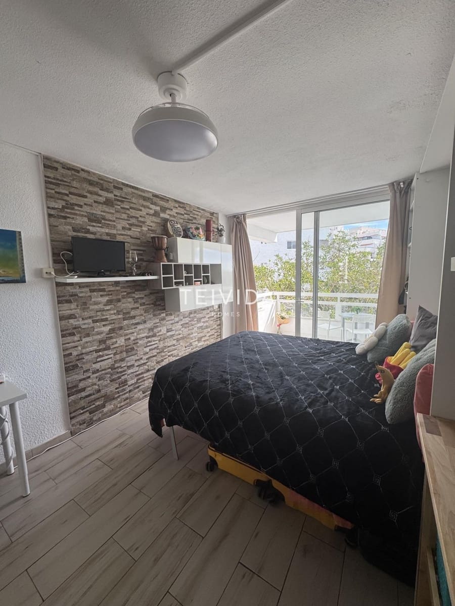 Flat for rent in Adeje with pool - € 1,050 (Ref: 9572218)