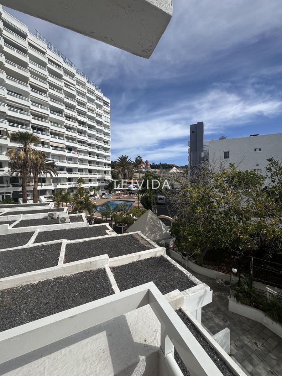 Flat for rent in Adeje with pool - € 1,050 (Ref: 9572218)