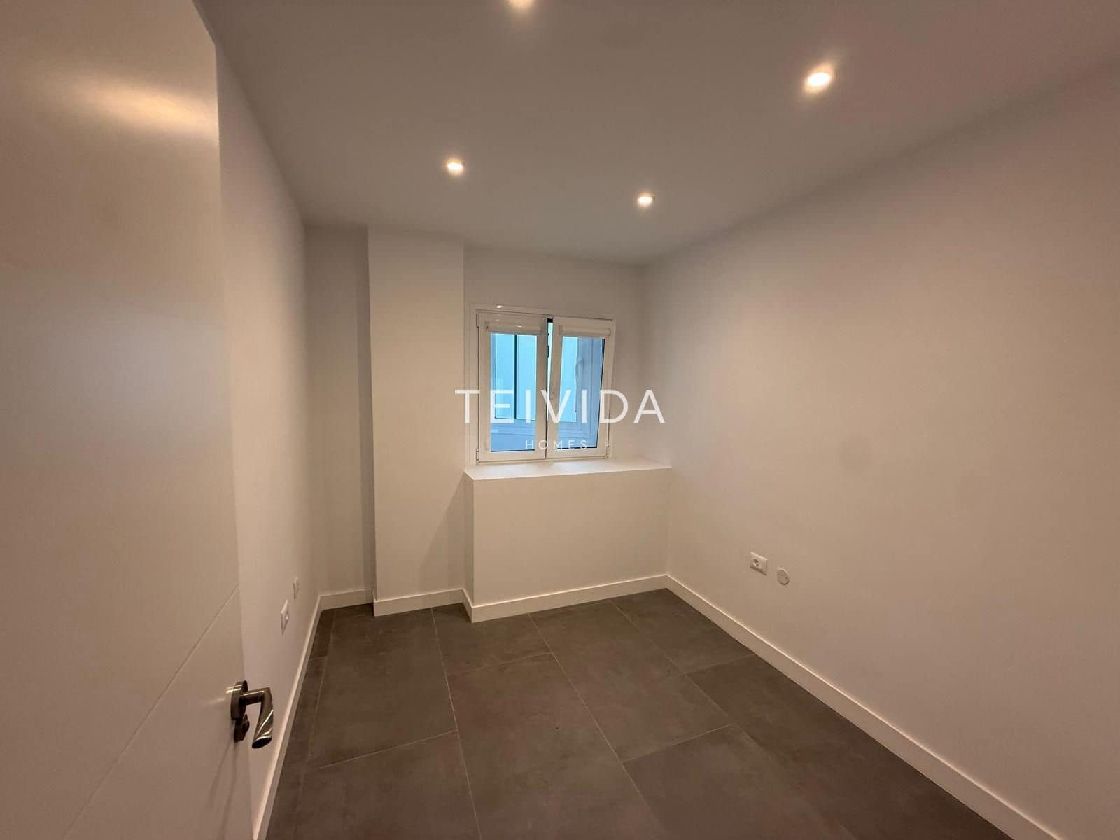 Piso de 3 habitaciones en Santa Cruz de Tenerife en alquiler - 1.500 € (Ref: 9606341)