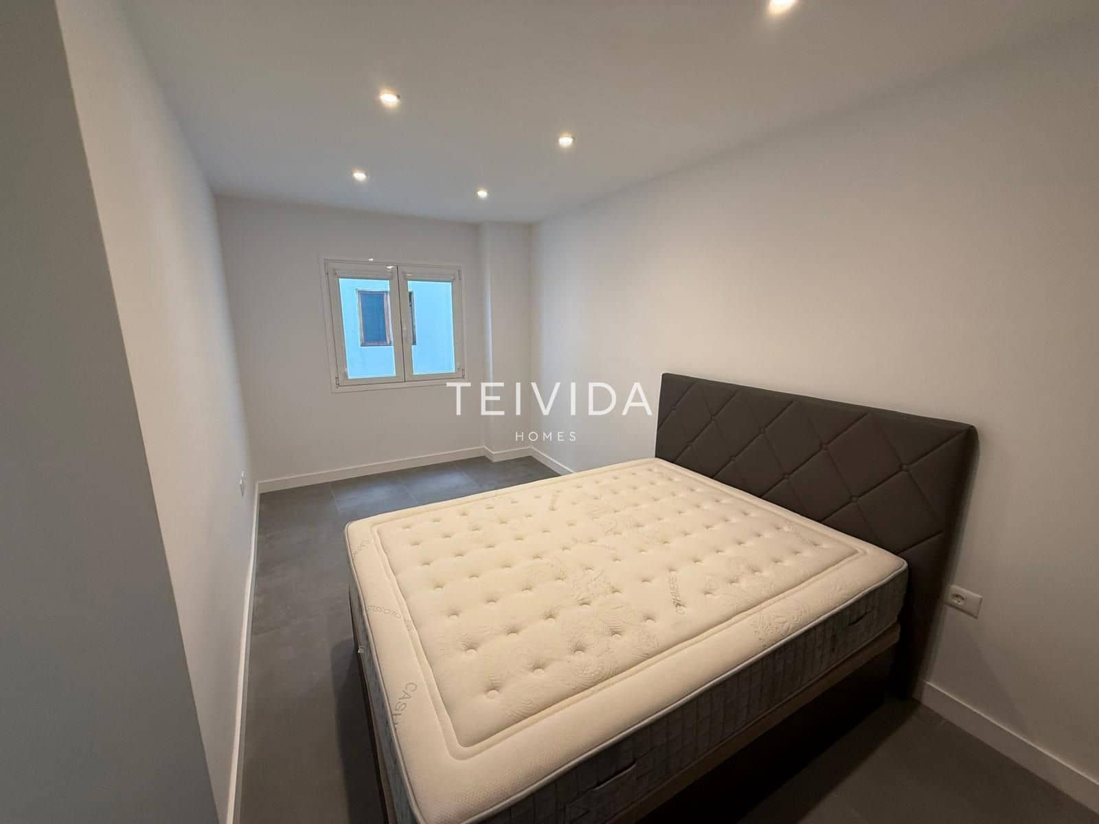 Piso de 3 habitaciones en Santa Cruz de Tenerife en alquiler - 1.500 € (Ref: 9606341)