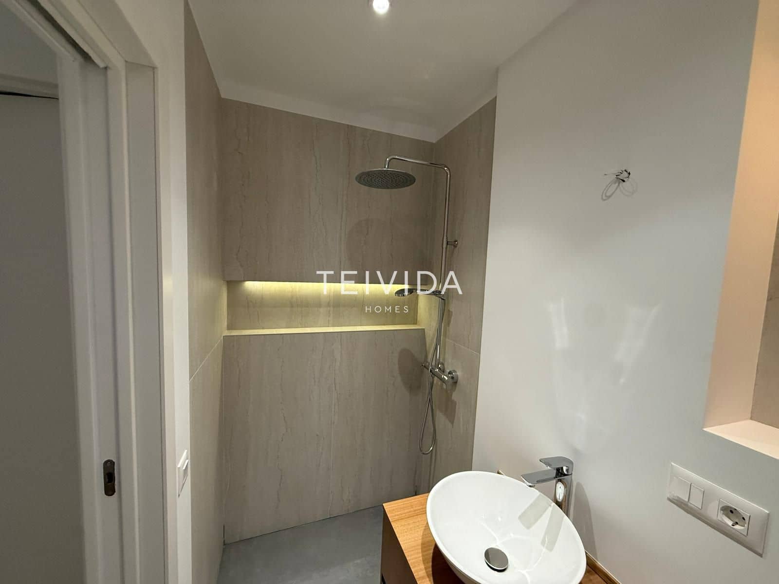 Piso de 3 habitaciones en Santa Cruz de Tenerife en alquiler - 1.500 € (Ref: 9606341)