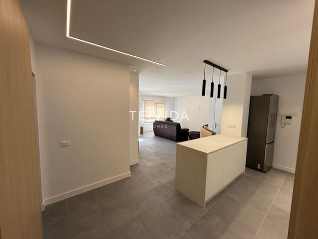 Piso de 3 habitaciones en Santa Cruz de Tenerife en alquiler - 1.500 € (Ref: 9606341)
