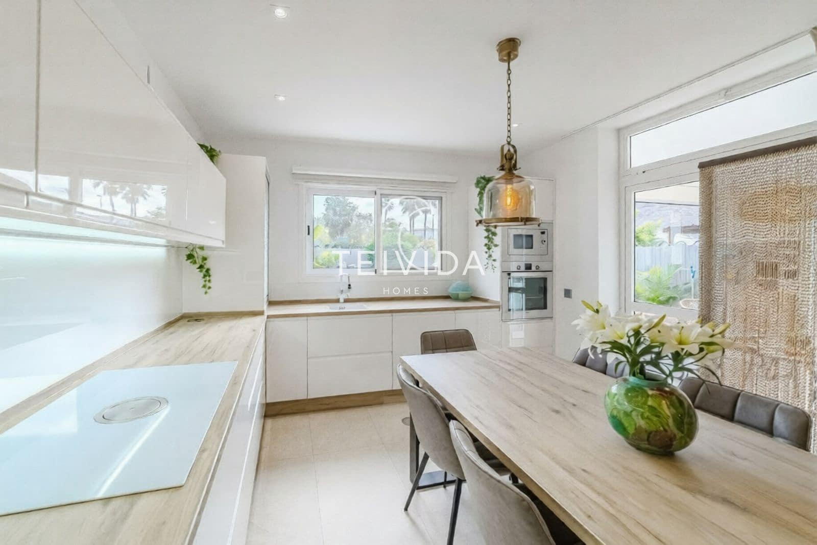 Piso de 3 habitaciones en Los Cristianos en venta con piscina garaje - 630.000 € (Ref: 9606697)