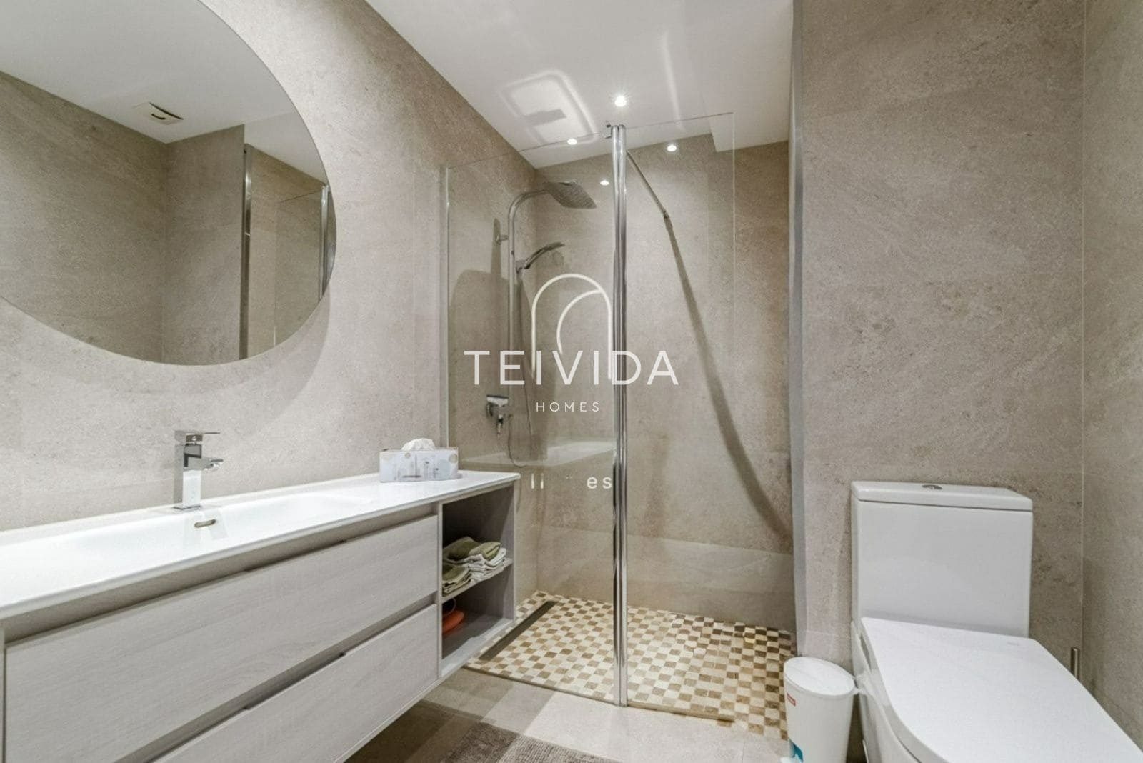 Piso de 3 habitaciones en Los Cristianos en venta con piscina garaje - 630.000 € (Ref: 9606697)