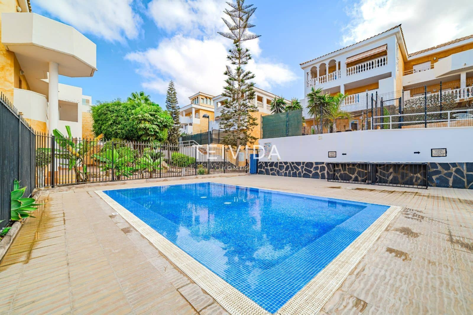 Piso de 3 habitaciones en Los Cristianos en venta con piscina garaje - 630.000 € (Ref: 9606697)