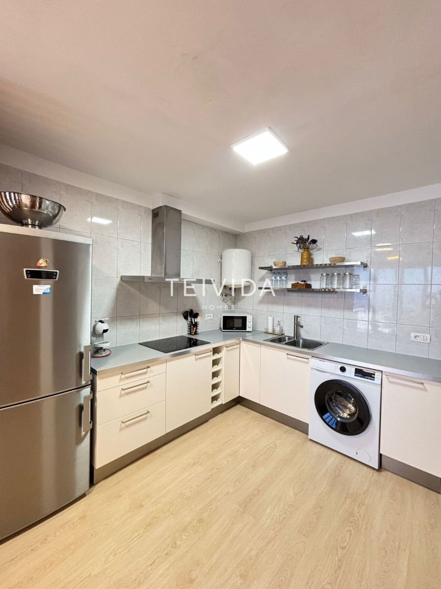 2 bedroom Flat for rent in Santa Cruz de Tenerife with garage - € 1,100 (Ref: 9606835)