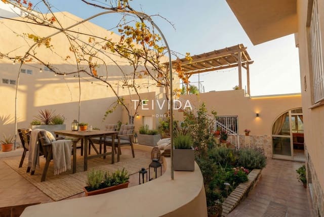 8 soverom Villa til salgs i Cabo Blanco, Arona - € 1 600 000 (Ref: 9614179)