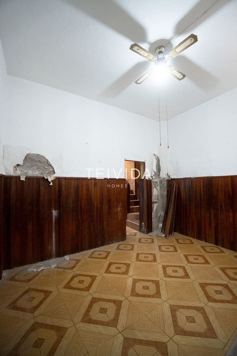 4 bedroom Restaurant/Bar for sale in Arona - € 250,000 (Ref: 9614181)