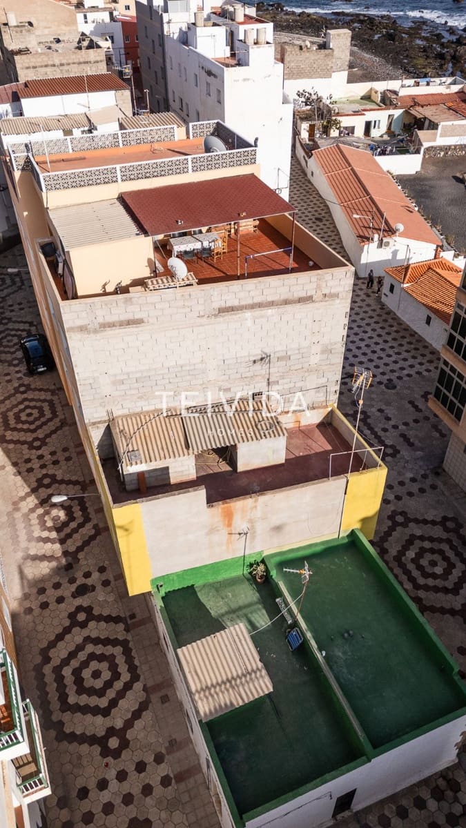 4 bedroom Restaurant/Bar for sale in Arona - € 250,000 (Ref: 9614181)