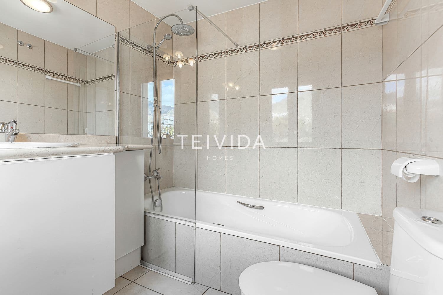 3 soverom Hus til salgs i Playa del Duque med svømmebasseng garasje - € 885 000 (Ref: 9626306)