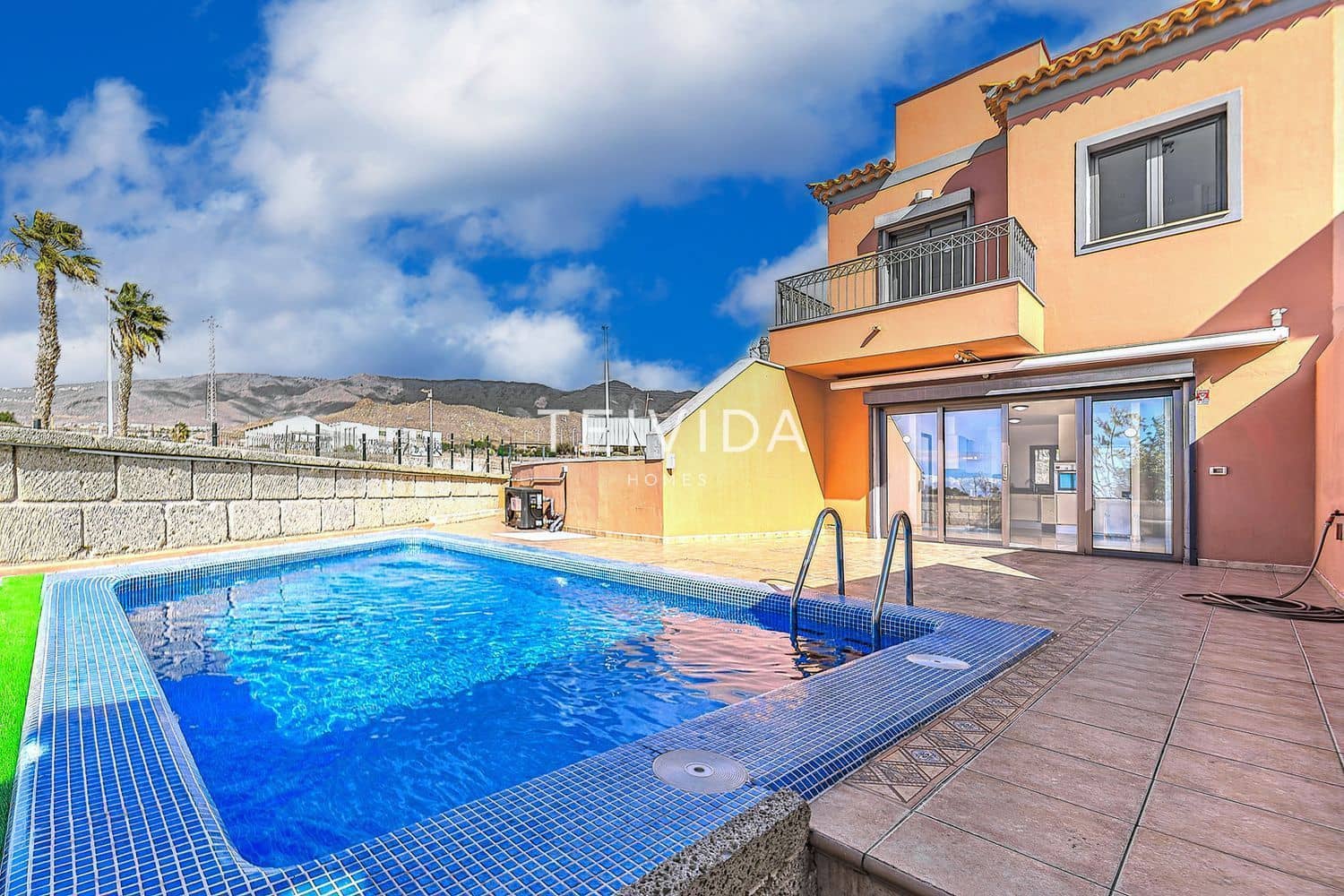 3 soverom Hus til salgs i Playa del Duque med svømmebasseng garasje - € 885 000 (Ref: 9626306)