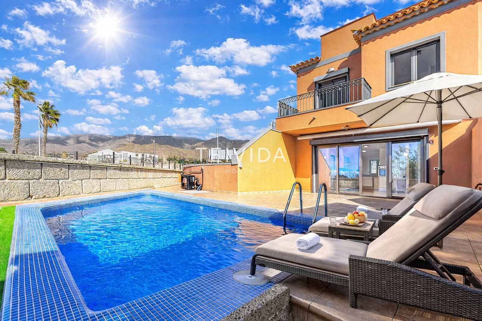 3 soverom Hus til salgs i Playa del Duque med svømmebasseng garasje - € 885 000 (Ref: 9626306)