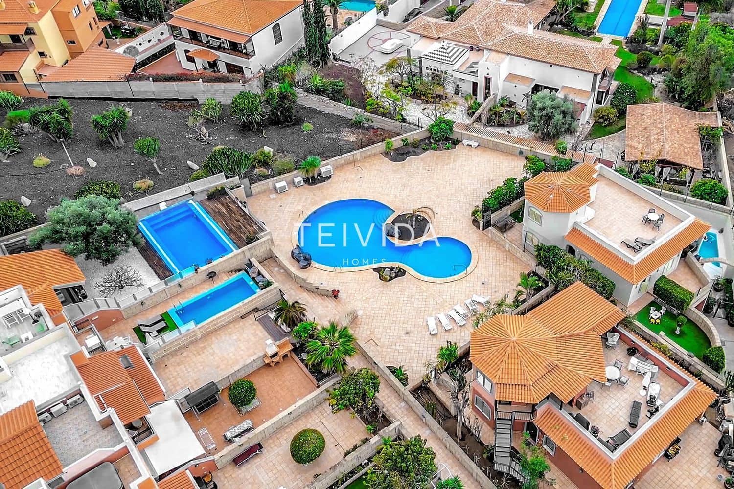 3 soverom Hus til salgs i Playa del Duque med svømmebasseng garasje - € 885 000 (Ref: 9626306)