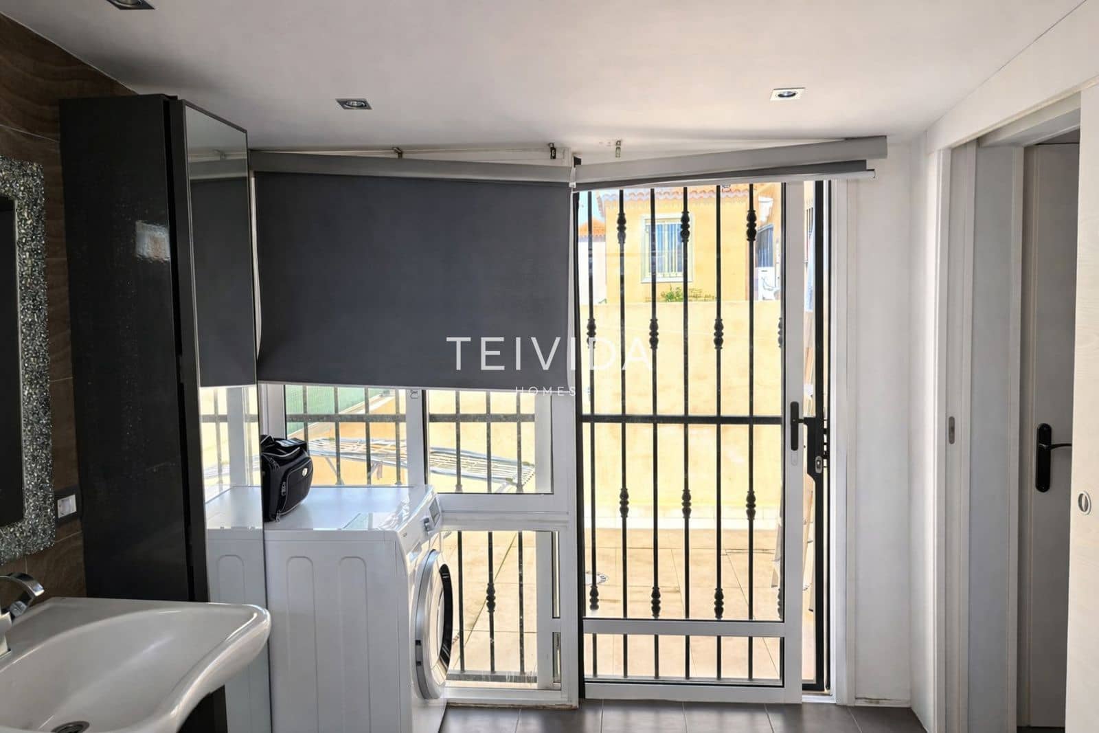 4 soveværelse Villa til salg i Las Rosas (Las Galletas) med garage - € 478.000 (Ref: 9626519)