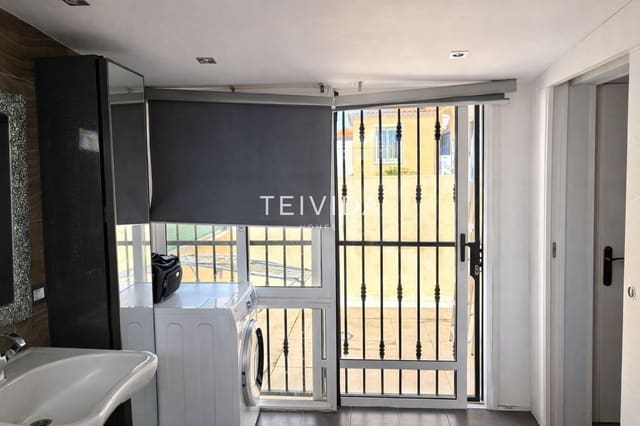 4 bedroom Villa for sale in Las Rosas (Las Galletas), Arona with garage - € 478,000 (Ref: 9626519)