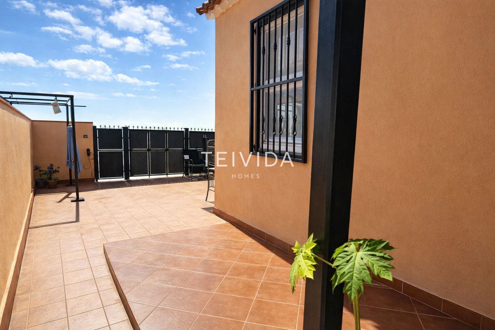 4 soveværelse Villa til salg i Las Rosas (Las Galletas) med garage - € 478.000 (Ref: 9626519)