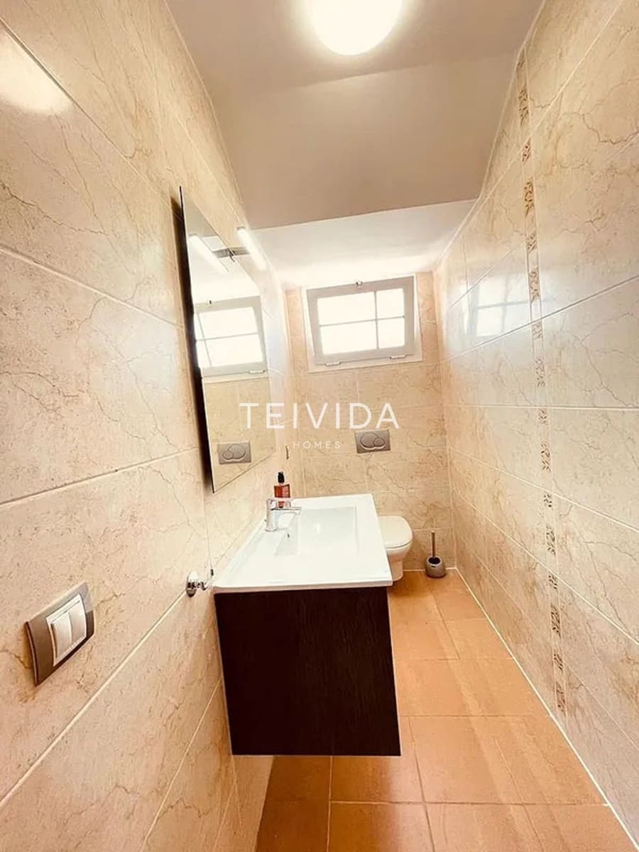 4 soveværelse Villa til salg i Los Cristianos med swimmingpool garage - € 795.000 (Ref: 9628144)