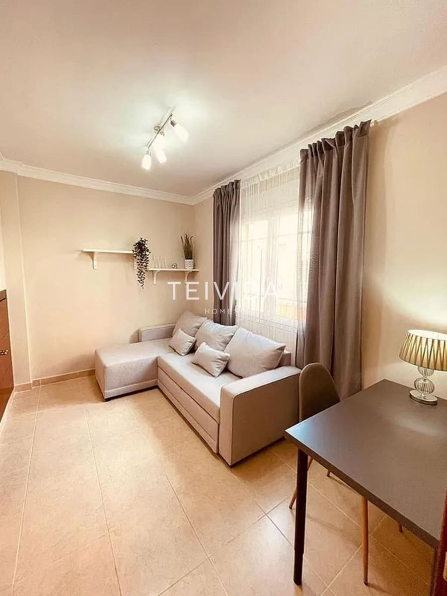 4 soveværelse Villa til salg i Los Cristianos med swimmingpool garage - € 795.000 (Ref: 9628144)