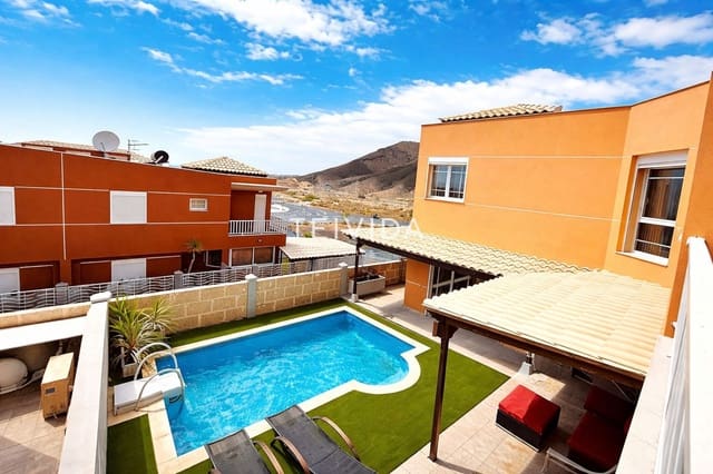 4 soveværelse Villa til salg i Los Cristianos, Arona med swimmingpool garage - € 815.000 (Ref: 9628144)