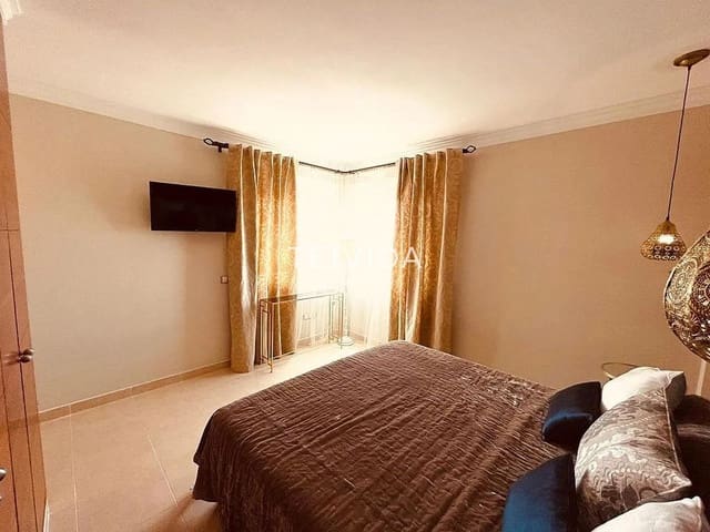 4 soveværelse Villa til salg i Los Cristianos, Arona med swimmingpool garage - € 815.000 (Ref: 9628144)