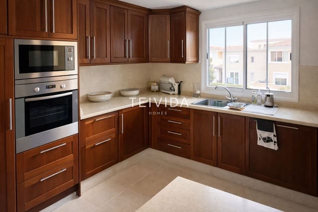 4 bedroom Villa for rent in Santa Cruz de Tenerife with pool garage - € 2,500 (Ref: 9631811)