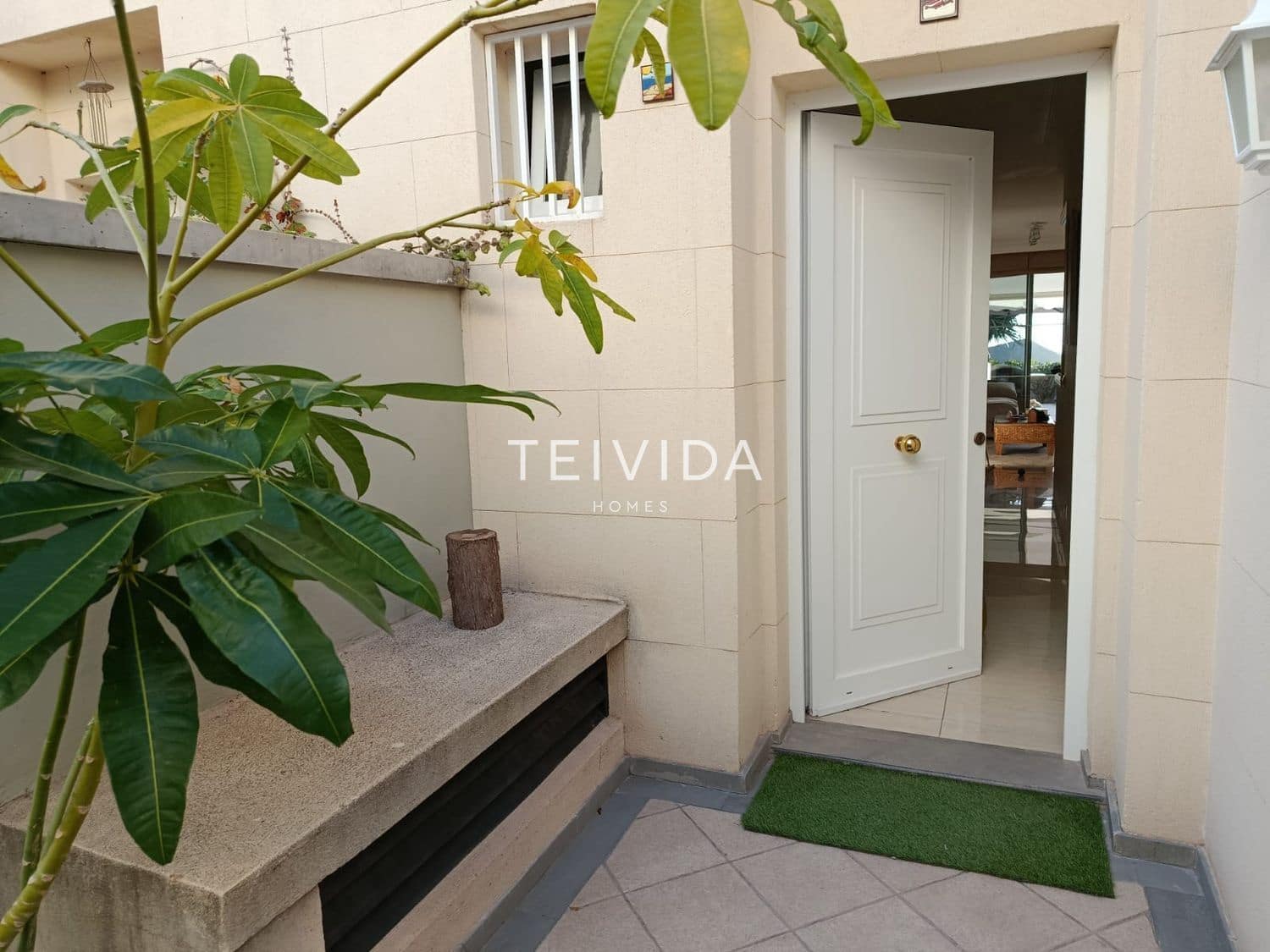 2 slaapkamer Huis te koop in Chayofa met garage - € 465.000 (Ref: 9650429)