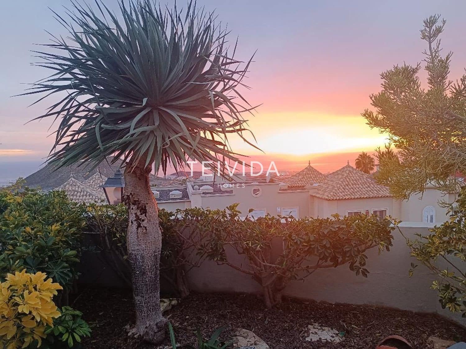 2 slaapkamer Huis te koop in Chayofa met garage - € 465.000 (Ref: 9650429)