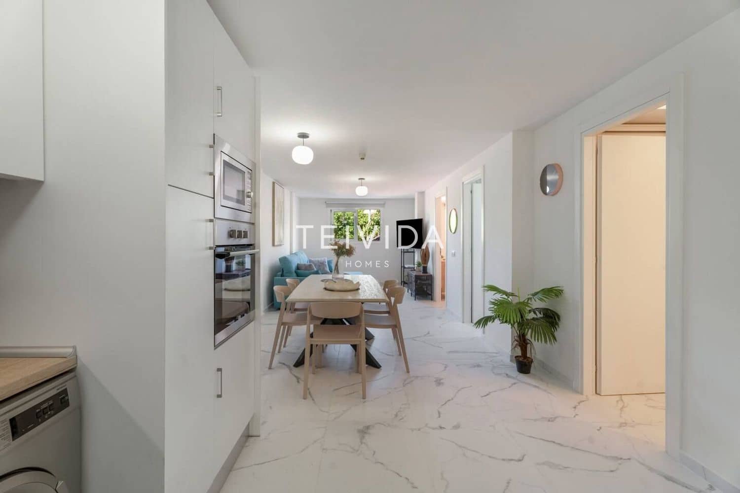 2 slaapkamer Flat te koop in Los Cristianos met zwembad - € 290.000 (Ref: 9652873)