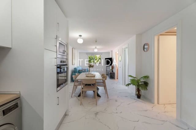 2 slaapkamer Flat te koop in Los Cristianos, Arona met zwembad - € 290.000 (Ref: 9652873)