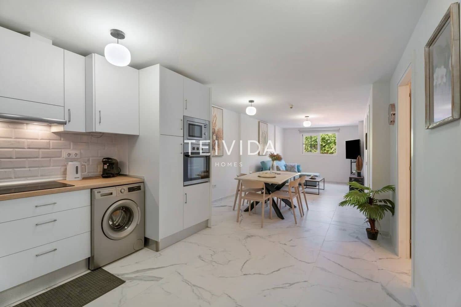 2 slaapkamer Flat te koop in Los Cristianos met zwembad - € 290.000 (Ref: 9652873)