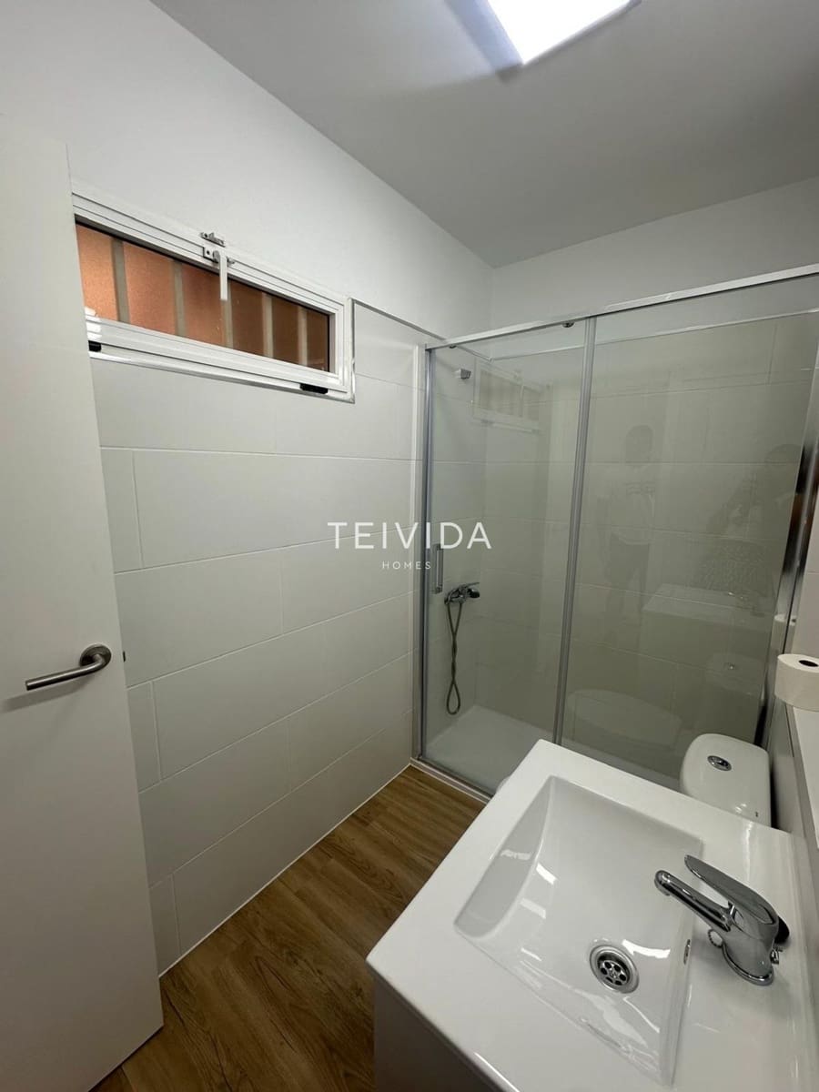 1 quarto Apartamento para venda em Playa de las Americas com piscina - 280 000 € (Ref: 9656873)