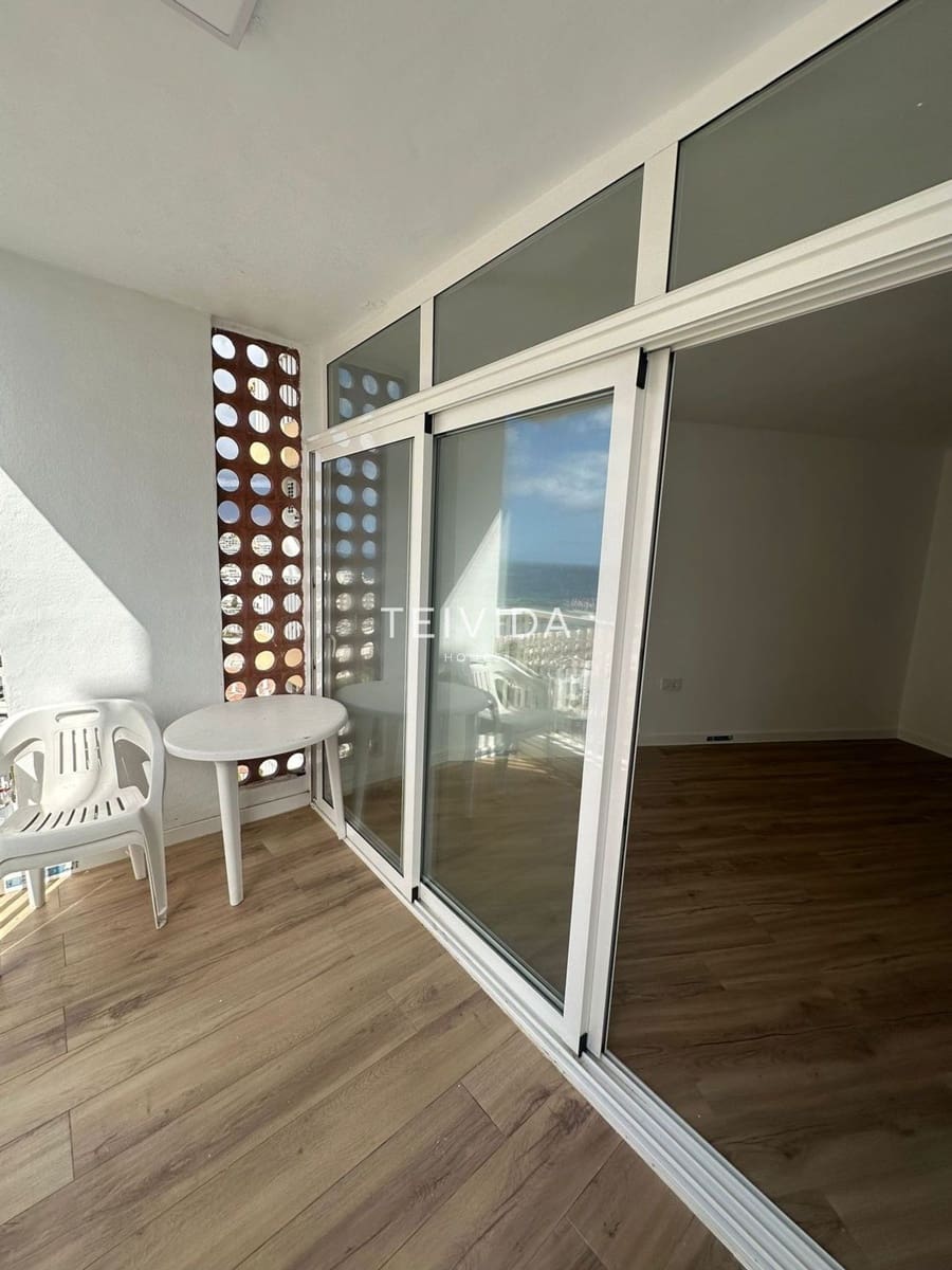 1 quarto Apartamento para venda em Playa de las Americas com piscina - 280 000 € (Ref: 9656873)