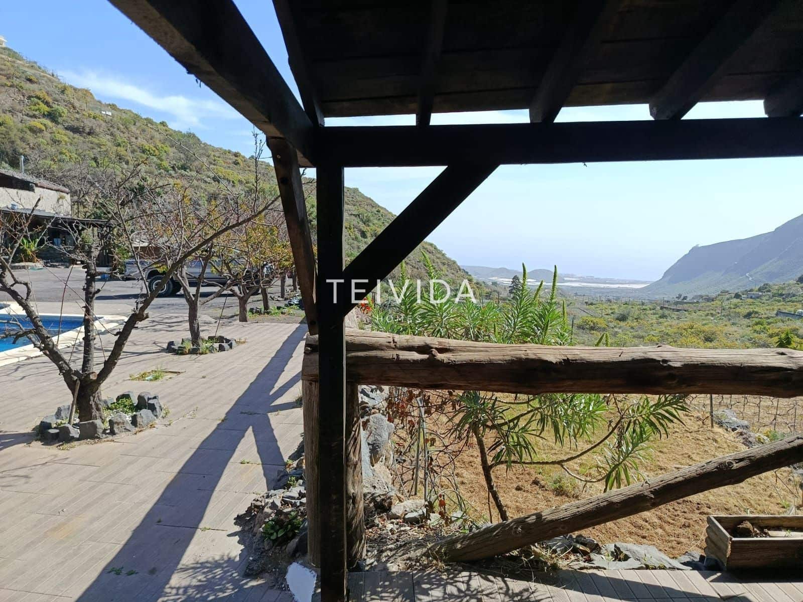 2 bedroom Villa for rent in Guimar with pool garage - € 1,800 (Ref: 9669317)