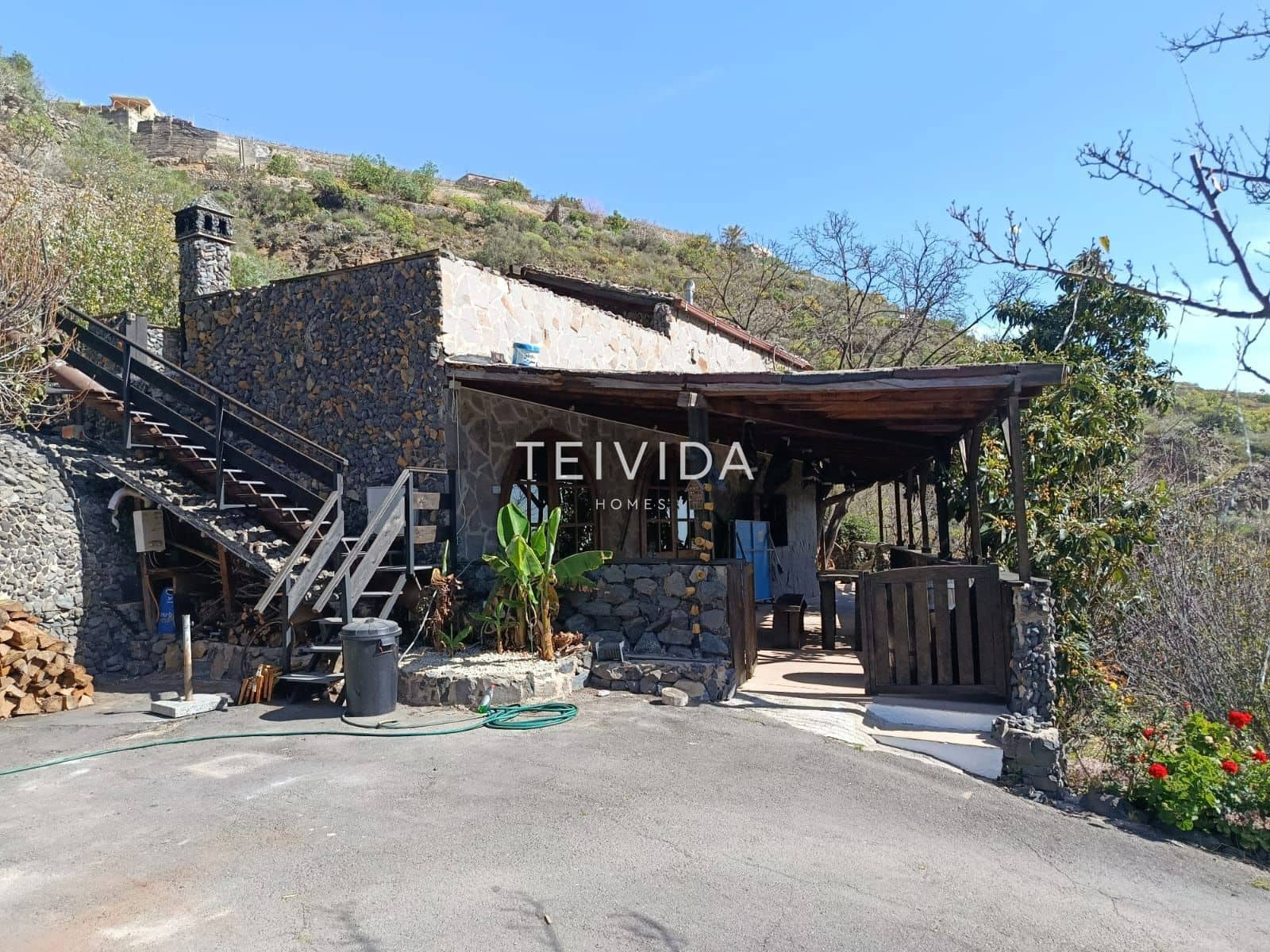 2 bedroom Villa for rent in Guimar with pool garage - € 1,800 (Ref: 9669317)