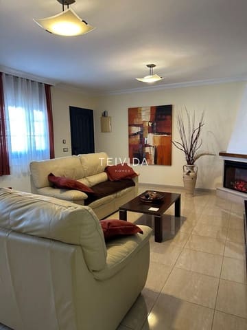 3 bedroom Townhouse for sale in Santa Cruz de Tenerife - € 279,995 (Ref: 9672283)