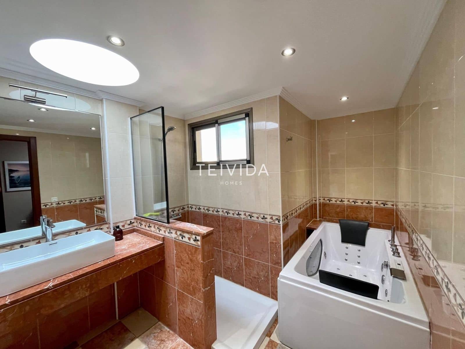 2 bedroom Townhouse for sale in Los Abrigos with pool garage - € 577,000 (Ref: 9687487)