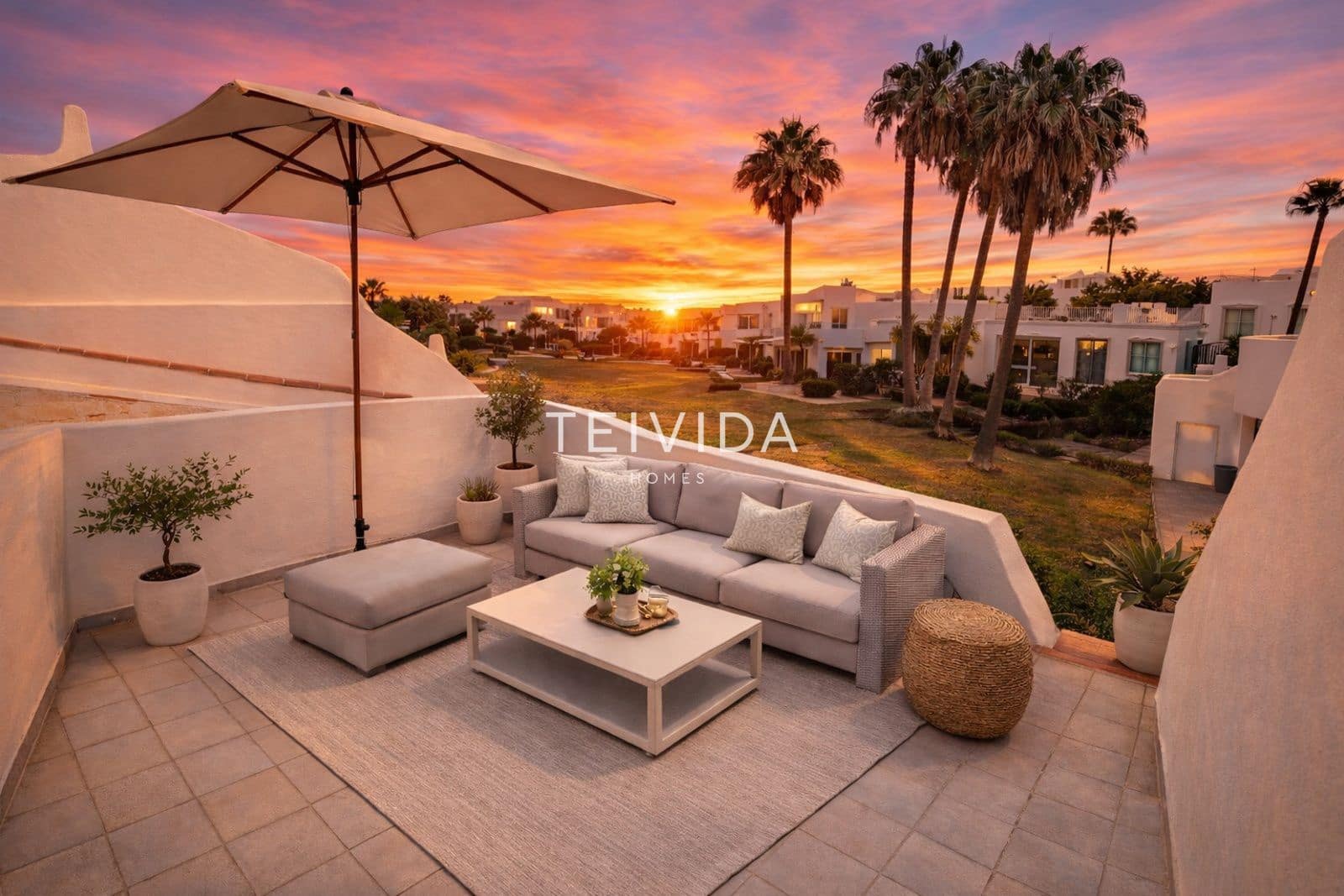 2 bedroom Townhouse for sale in Golf del Sur with pool - € 349,000 (Ref: 9694055)