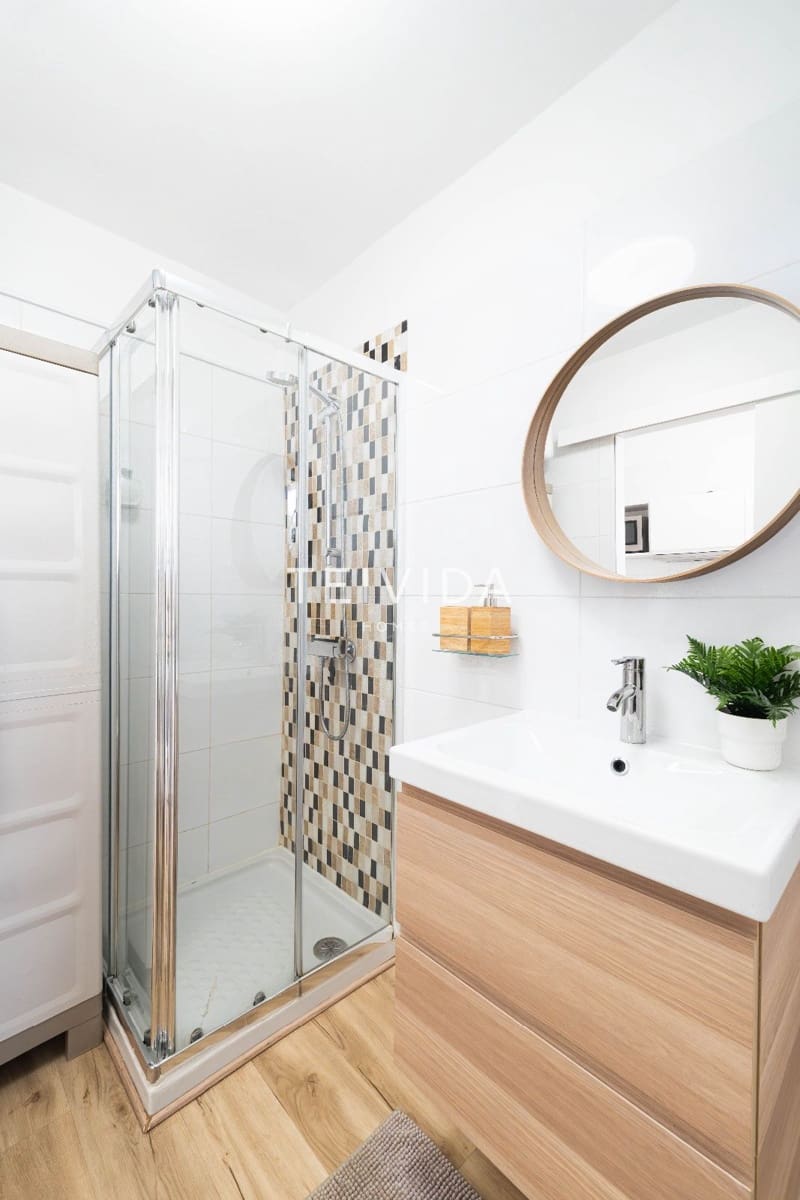 Mieszkanie na sprzedaż w Los Cristianos z basenem garażem - 287 000 € (Ref: 9696744)