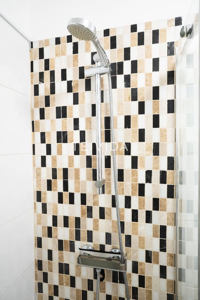 Mieszkanie na sprzedaż w Los Cristianos z basenem garażem - 287 000 € (Ref: 9696744)