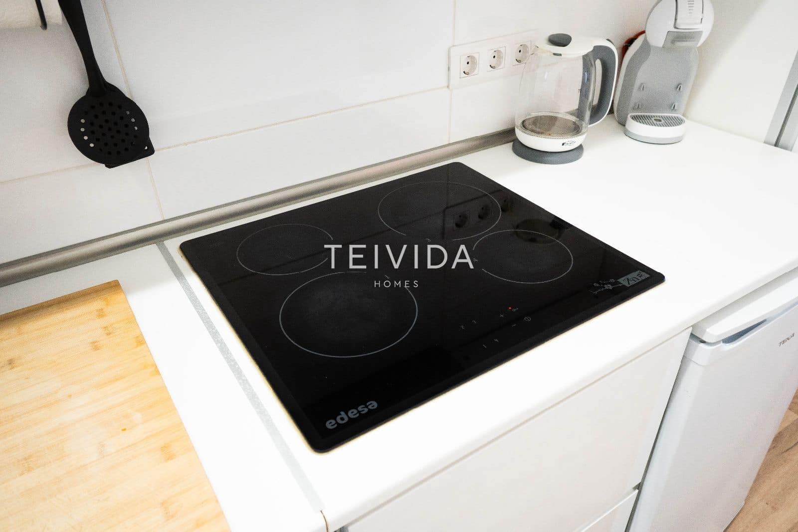 Mieszkanie na sprzedaż w Los Cristianos z basenem garażem - 287 000 € (Ref: 9696744)