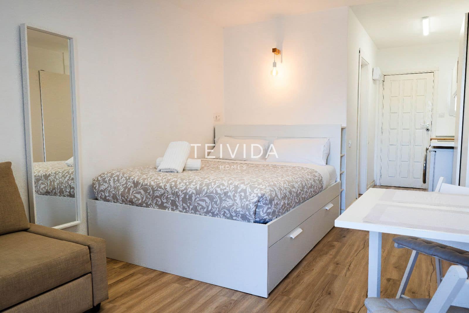 Mieszkanie na sprzedaż w Los Cristianos z basenem garażem - 287 000 € (Ref: 9696744)