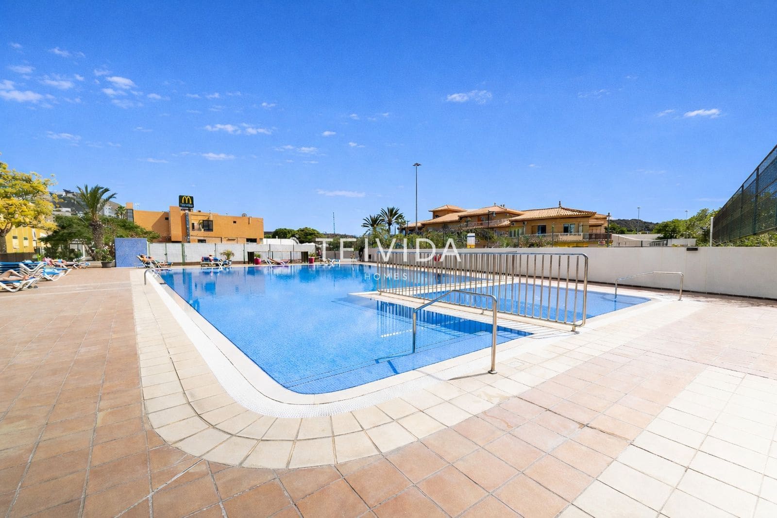 Mieszkanie na sprzedaż w Los Cristianos z basenem garażem - 287 000 € (Ref: 9696744)