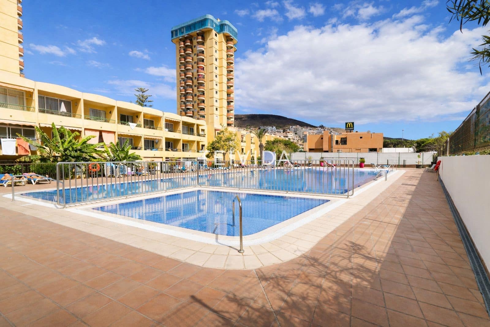 Mieszkanie na sprzedaż w Los Cristianos z basenem garażem - 287 000 € (Ref: 9696744)