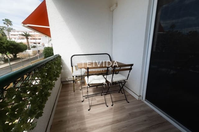 Mieszkanie na sprzedaż w Los Cristianos, Arona z basenem garażem - 287 000 € (Ref: 9696744)