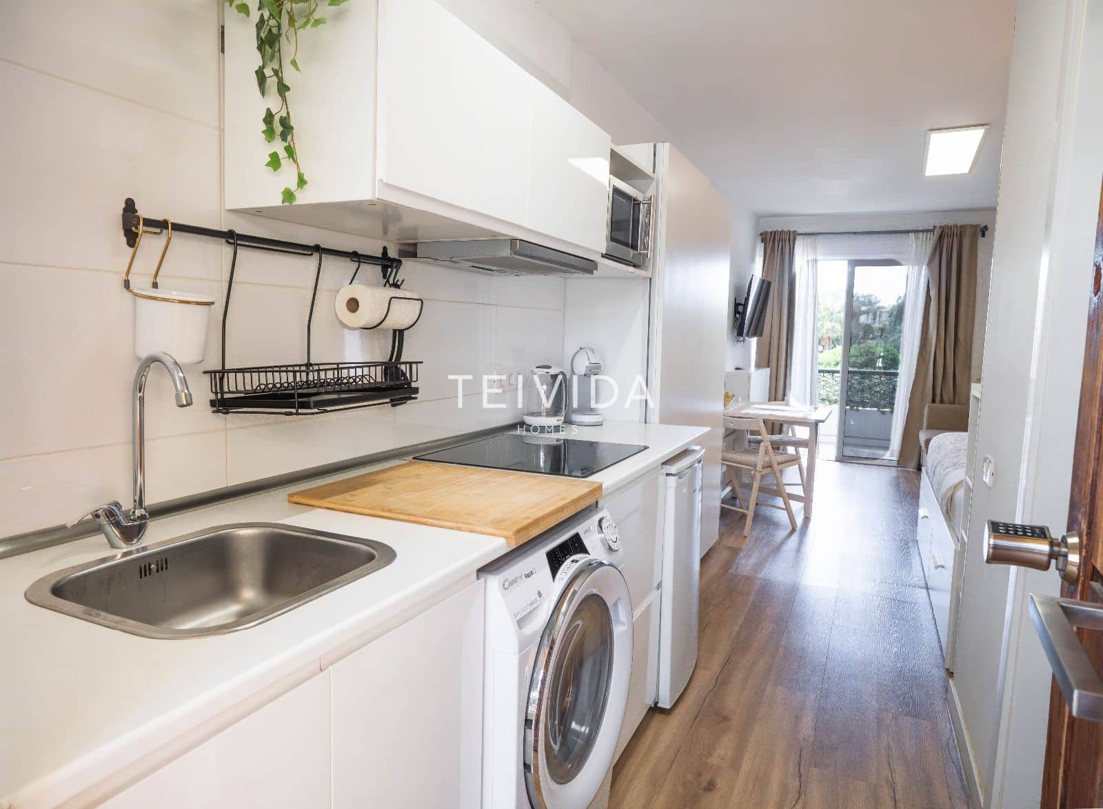 Mieszkanie na sprzedaż w Los Cristianos z basenem garażem - 287 000 € (Ref: 9696744)