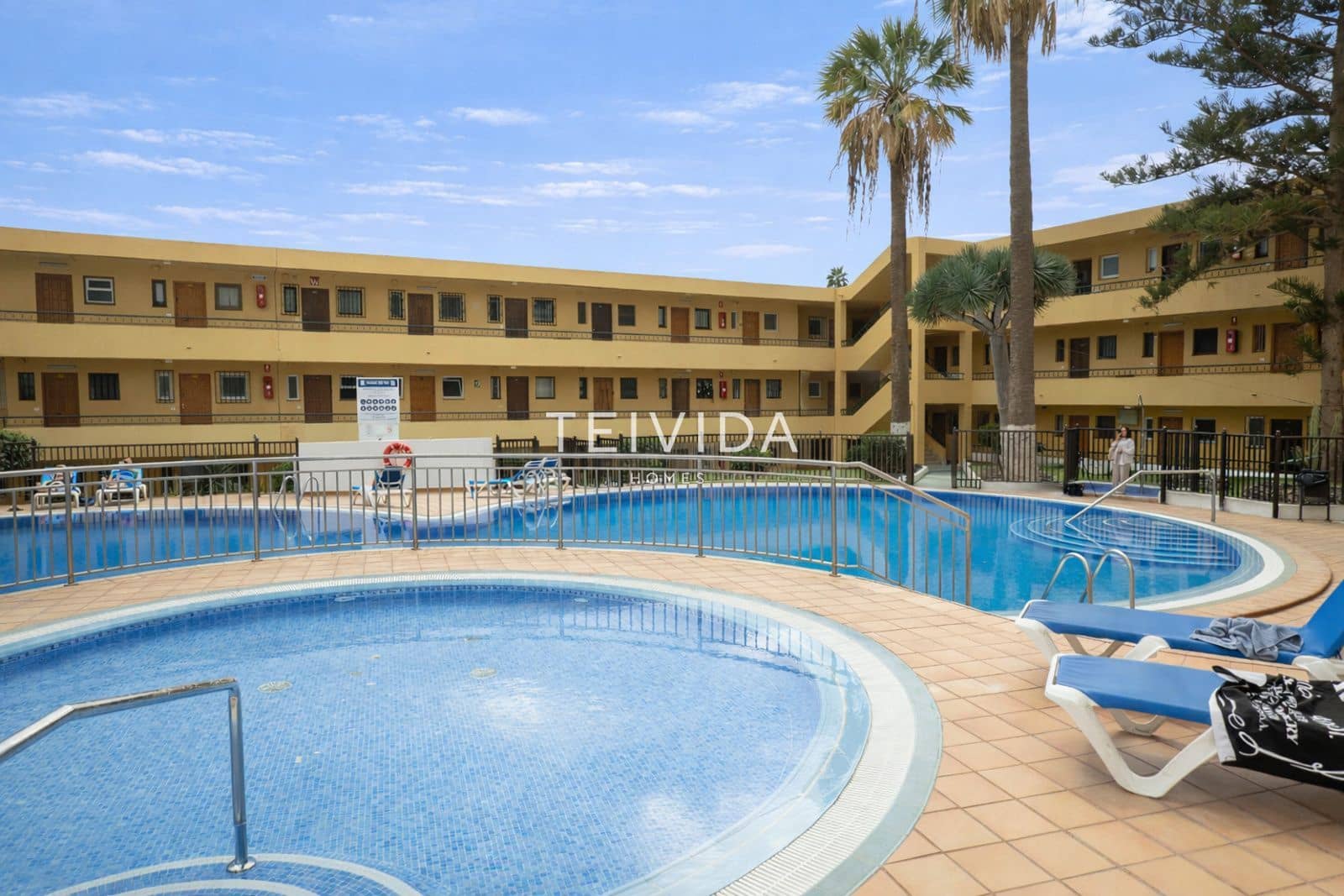 Mieszkanie na sprzedaż w Los Cristianos z basenem garażem - 287 000 € (Ref: 9696744)