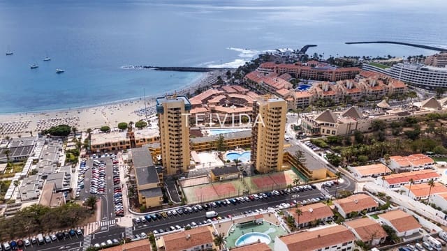 Mieszkanie na sprzedaż w Los Cristianos, Arona z basenem garażem - 287 000 € (Ref: 9696744)