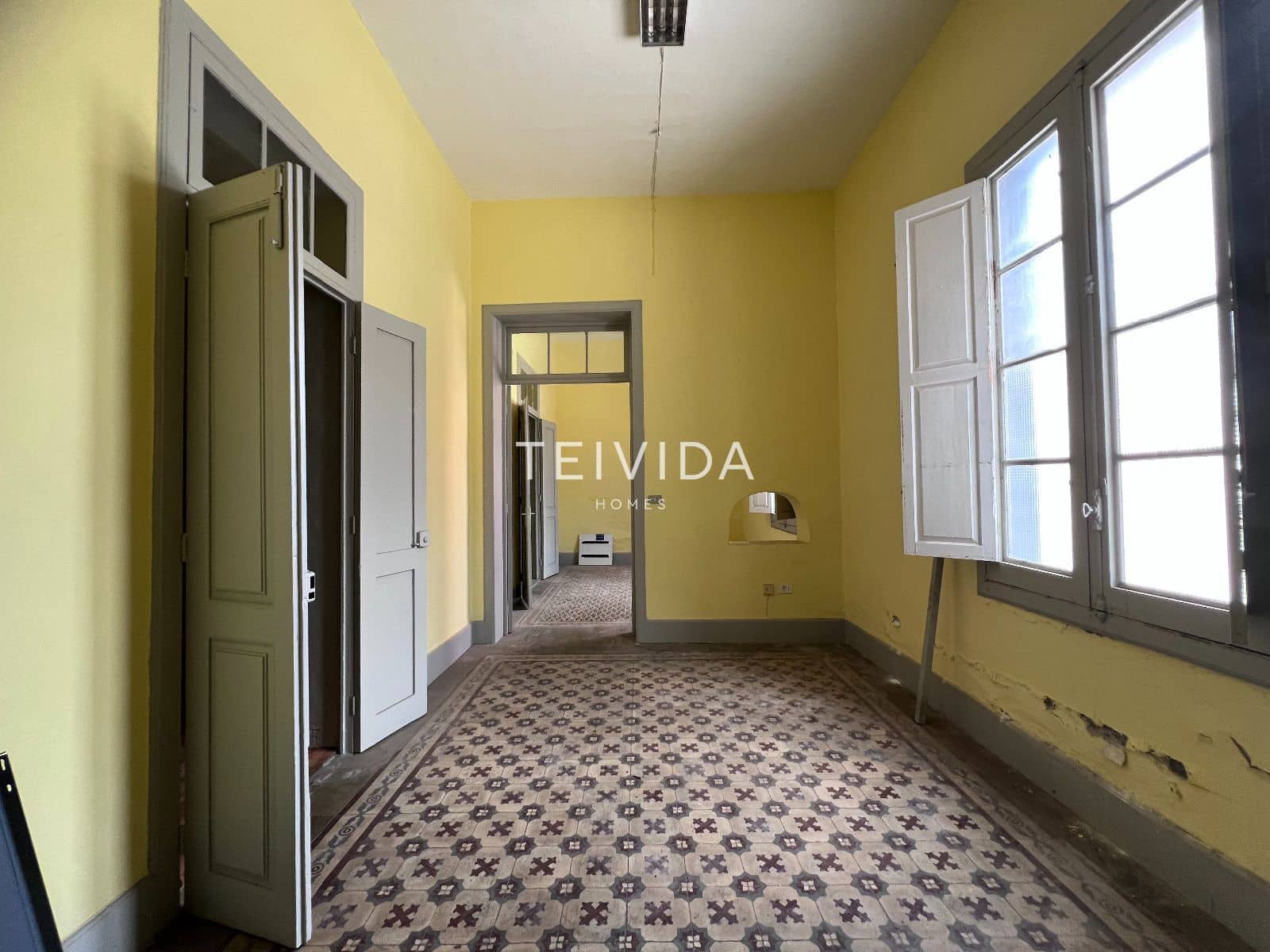 Restaurant/Bar for sale in Granadilla de Abona - € 489,900 (Ref: 9697828)