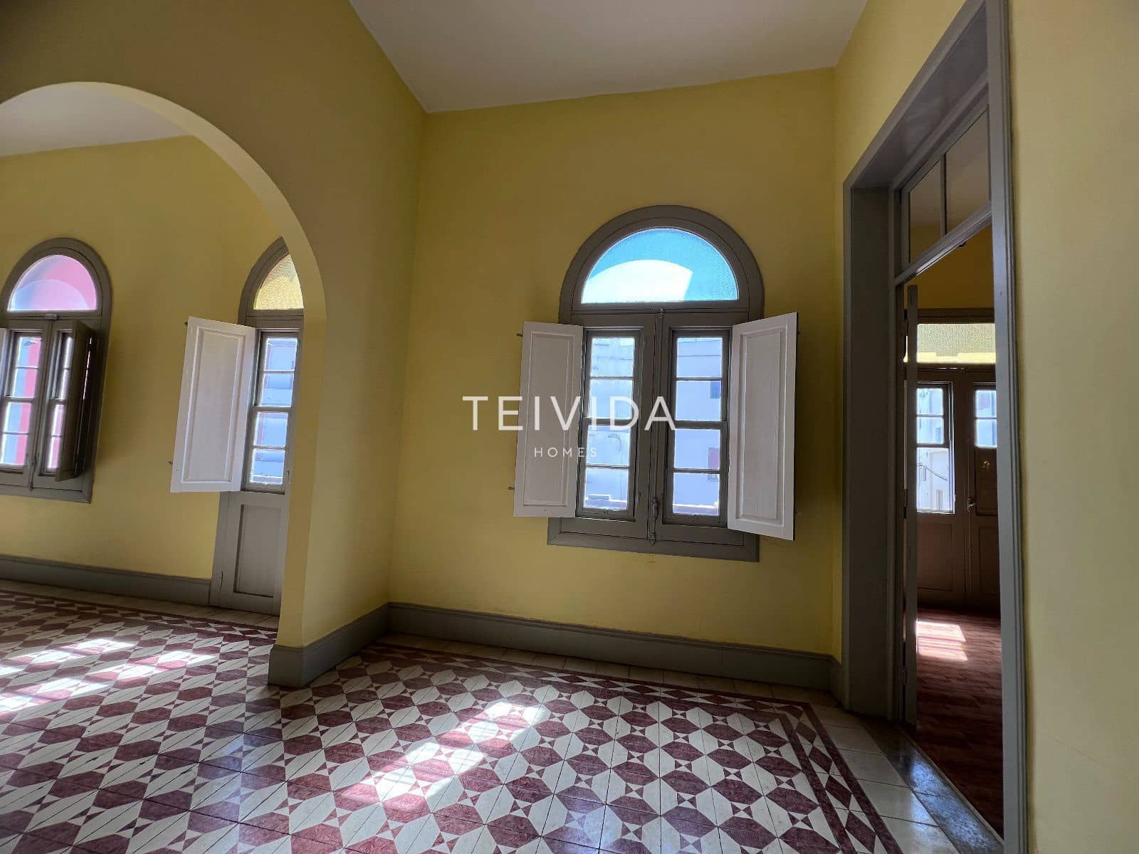 Restaurant/Bar for sale in Granadilla de Abona - € 489,900 (Ref: 9697828)