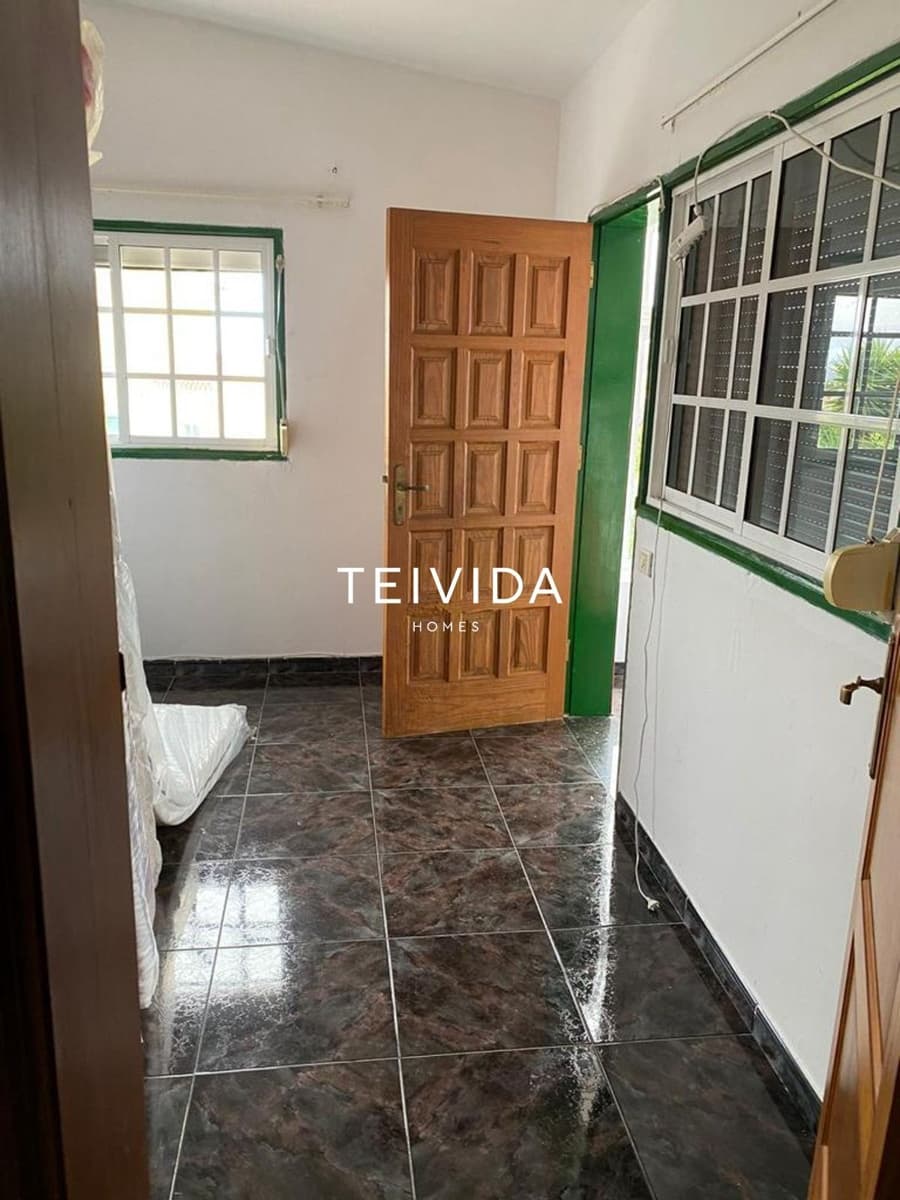 6 bedroom Villa for sale in San Cristobal de La Laguna with garage - € 430,000 (Ref: 9720699)